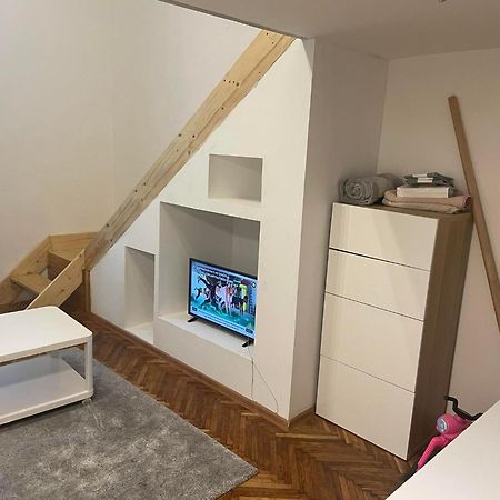 Gogolove Cozy Apartment Boedapest Buitenkant foto